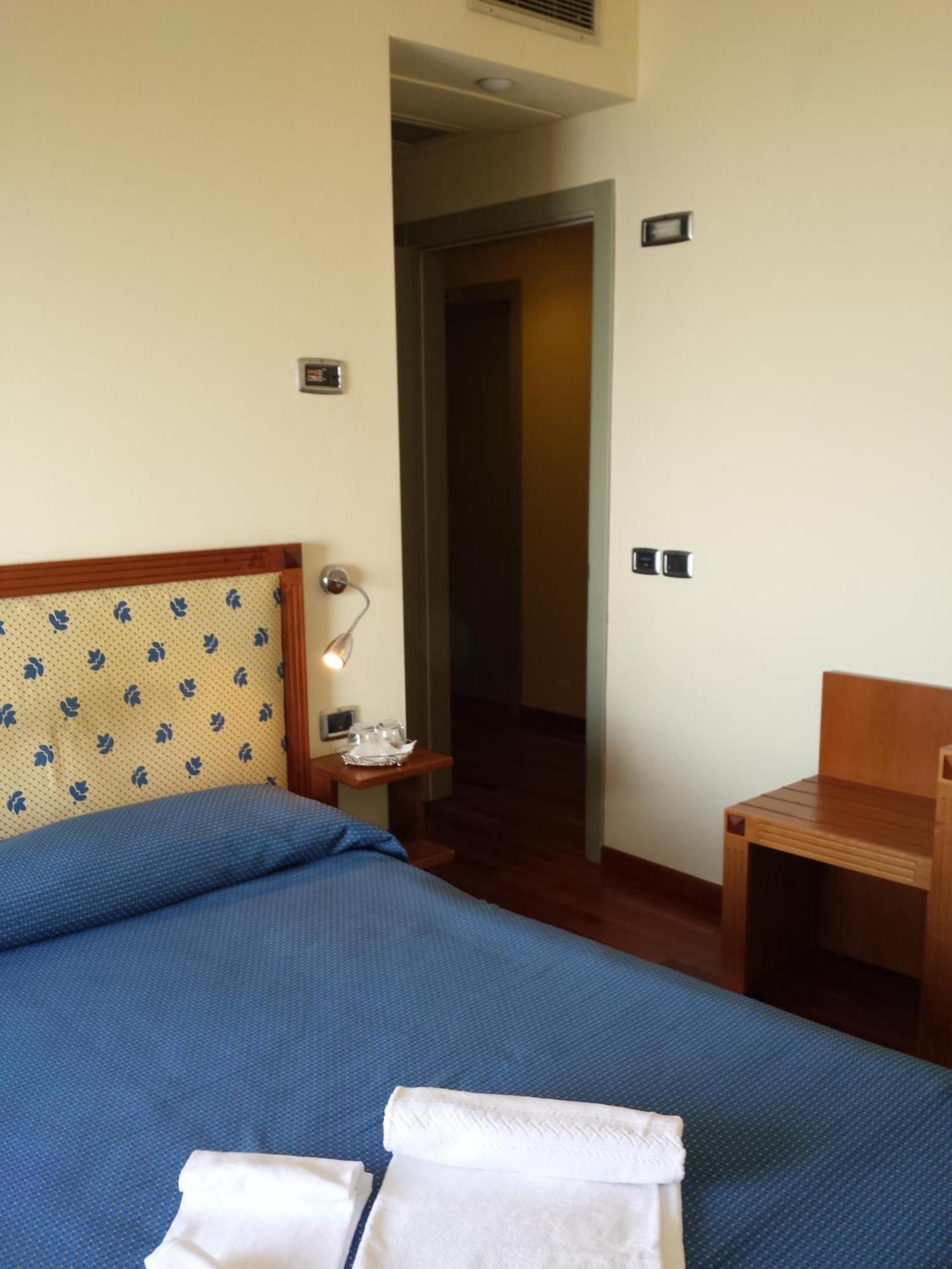 Hotel Il Castellaccio Piccione الغرفة الصورة